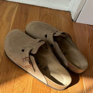Birkenstock Boston Clog, Oiled Leather in Tobacco Brown